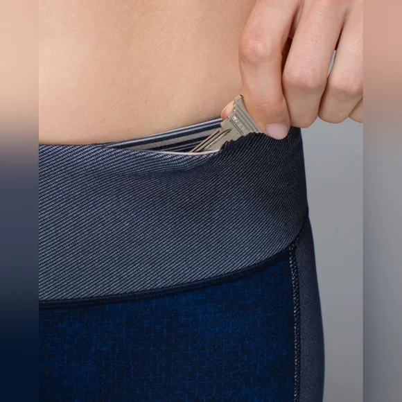 Lululemon Wunder Under Crop Sashiko - size 2 - Picture 3 of 7